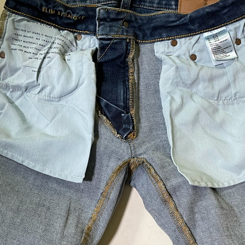 1 American eagle & 2 Hollister jeans. - Picture 4 of 9